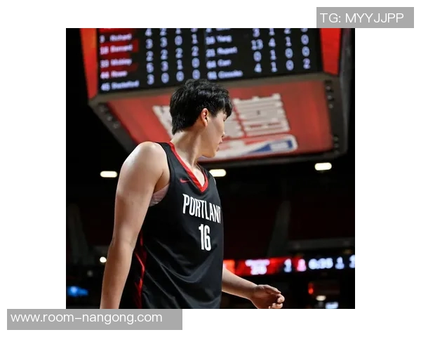 媒体人杨瀚森当众流泪展现真实情感无惧外界评价 媒体人杨瀚森当众流泪展现真实情感无惧外界评价