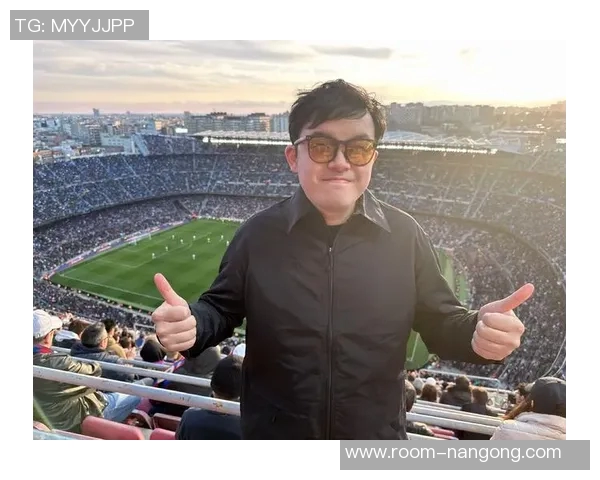 亚马尔社交媒体分享诺坎普夕阳美景预示着一个难忘的夜晚即将开启